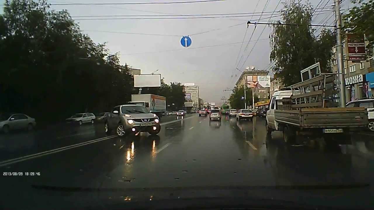  Разворот через двойную сплошную показан на фото